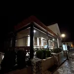 Bujtina Apsus 酒店 培拉特