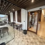 Bujtina Apsus 酒店 *