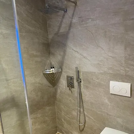 Hotel Bujtina Apsus *