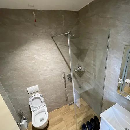 Bujtina Apsus * Berat