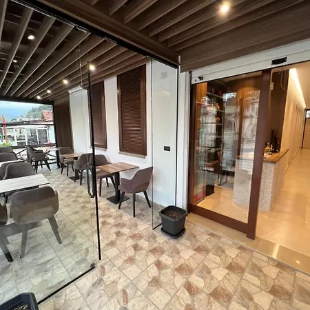 Hotel Bujtina Apsus *