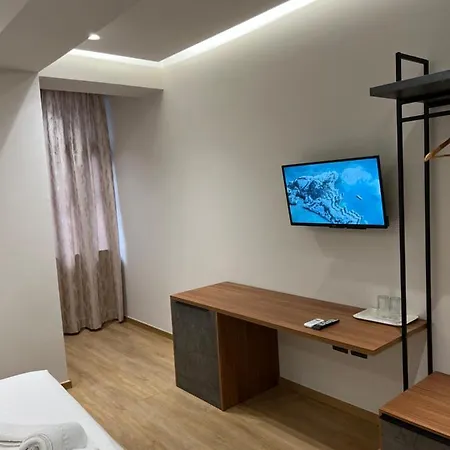 Bujtina Apsus * Berat