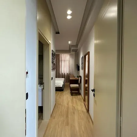 Bujtina Apsus Hotell *