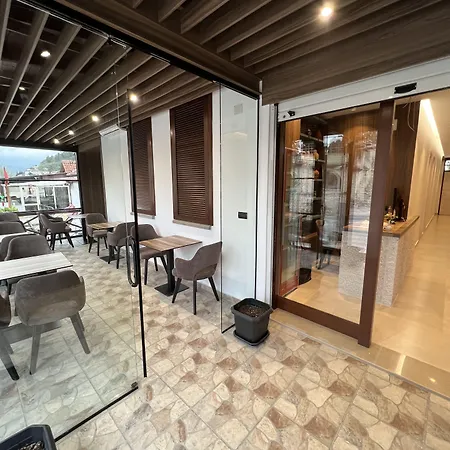 Bujtina Apsus Hotell *