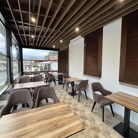 Bujtina Apsus Hotell *