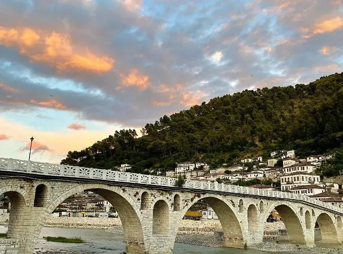 Hotel Bujtina Apsus *