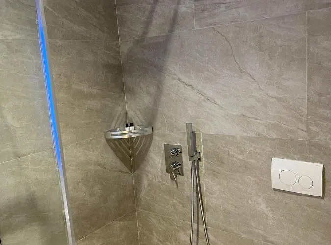 Hotel Bujtina Apsus *