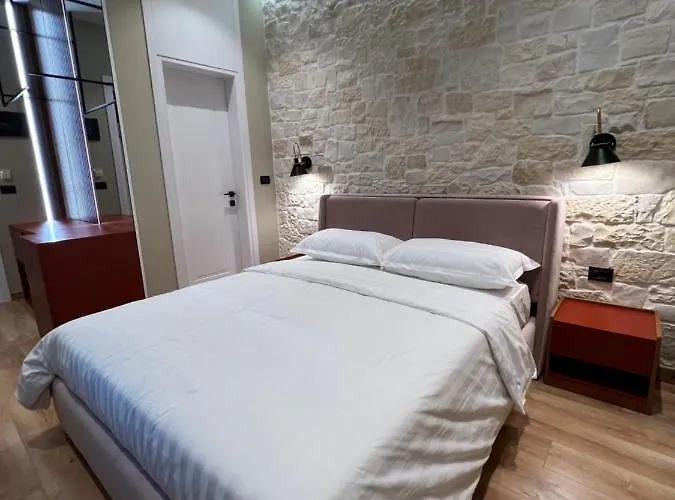 Hotel Bujtina Apsus *