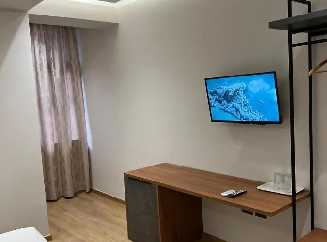 Bujtina Apsus * Berat