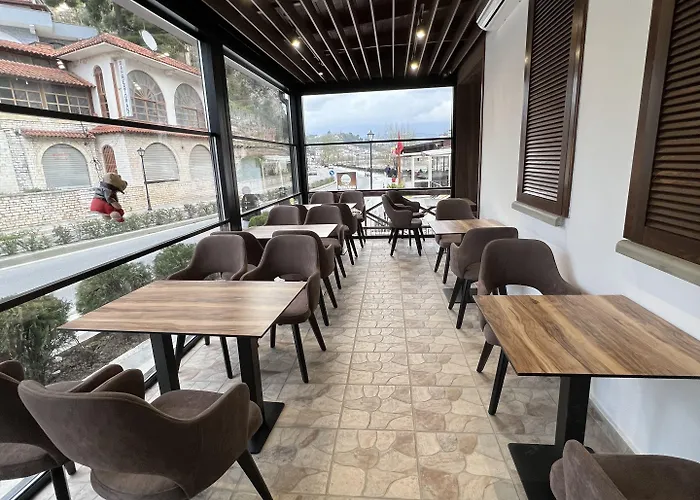 Hotel Bujtina Apsus *