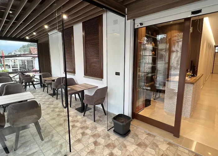 Bujtina Apsus Hotel *