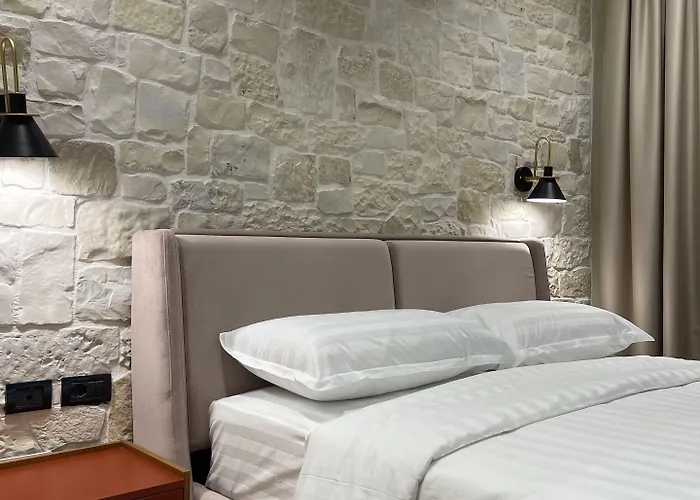 Bujtina Apsus Hotel *