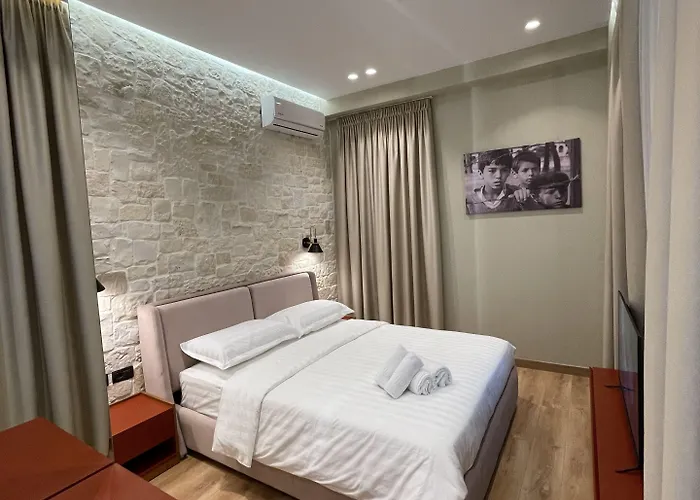 Bujtina Apsus Hotel *